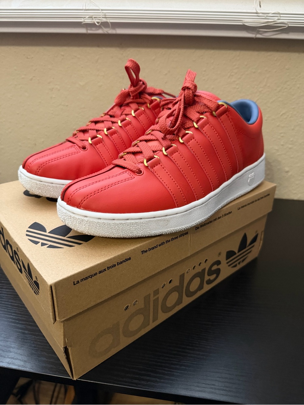 Rare Mens K-Swiss Beautiful Dark Orange Low-Top Sneakers White Sole Gold Eyelits